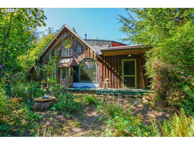 Property Photo:  17719 NE Manning Cir  WA 98601 