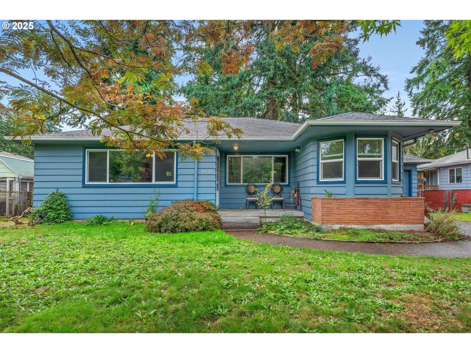Property Photo:  11520 SE Bush St  OR 97266 