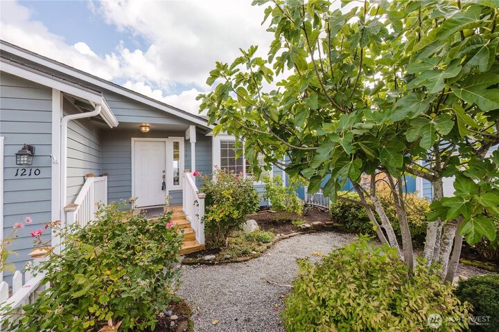 Property Photo:  1210  Daniels Avenue  WA 98312 