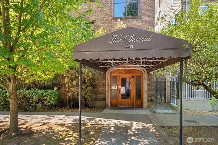 221  Belmont Avenue E  Seattle WA 98102 photo