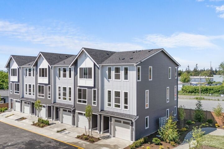 Property Photo:  15726  40th Avenue W C3  WA 98087 