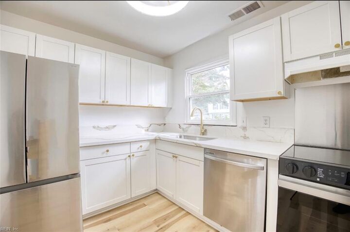 Property Photo:  2244 Windom Pl  VA 23454