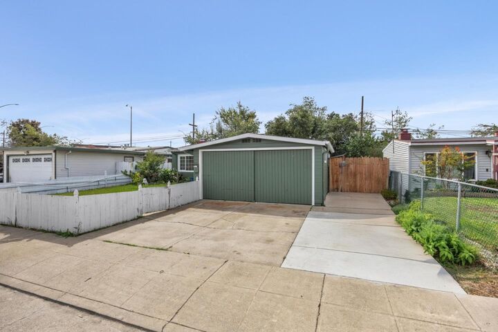 Property Photo:  1224 Norton Street  CA 94401 
