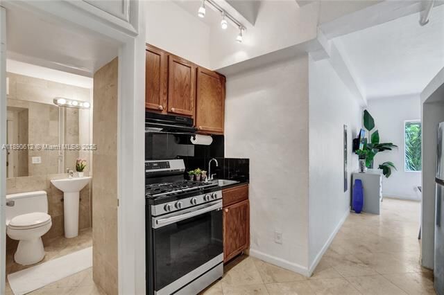 Property Photo:  255 W 24th St 204  FL 33140 