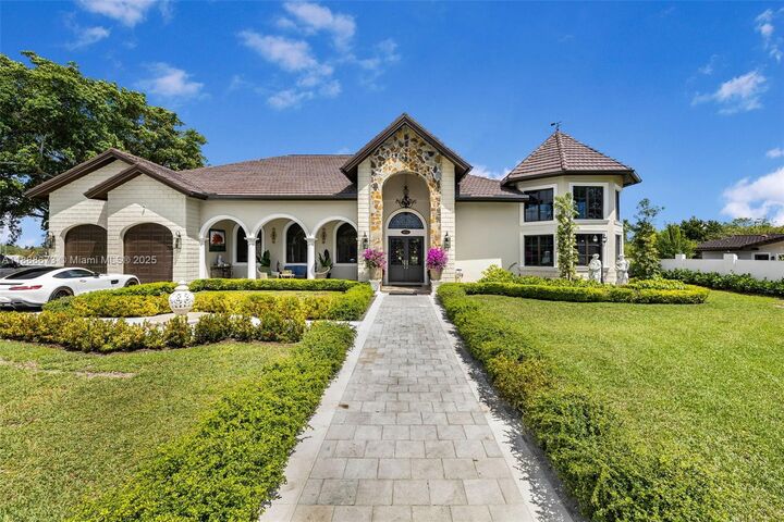 Property Photo: 9815 SW 114th St FL 33176
