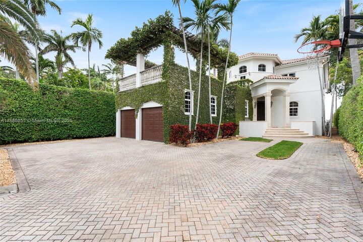 Property Photo:  305 N Hibiscus Dr  FL 33139 