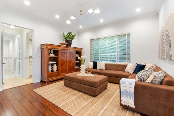 Property Photo: 305 N Hibiscus Dr FL 33139