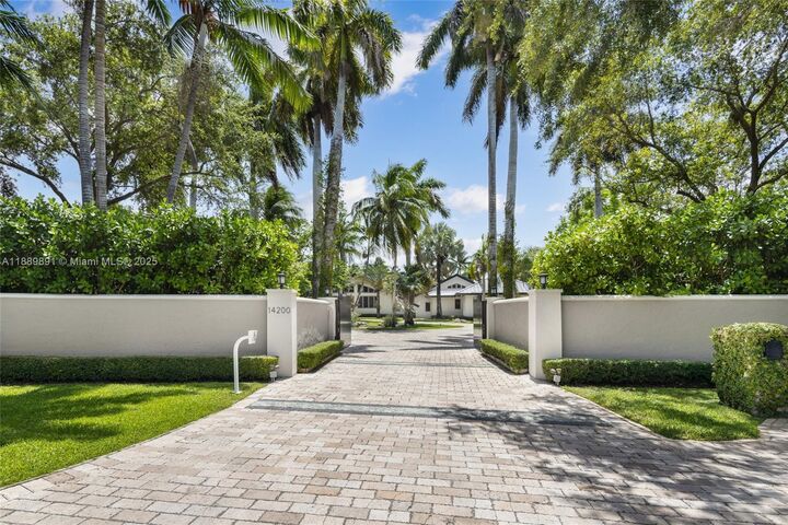 Property Photo: 14200 Farmer Rd FL 33158