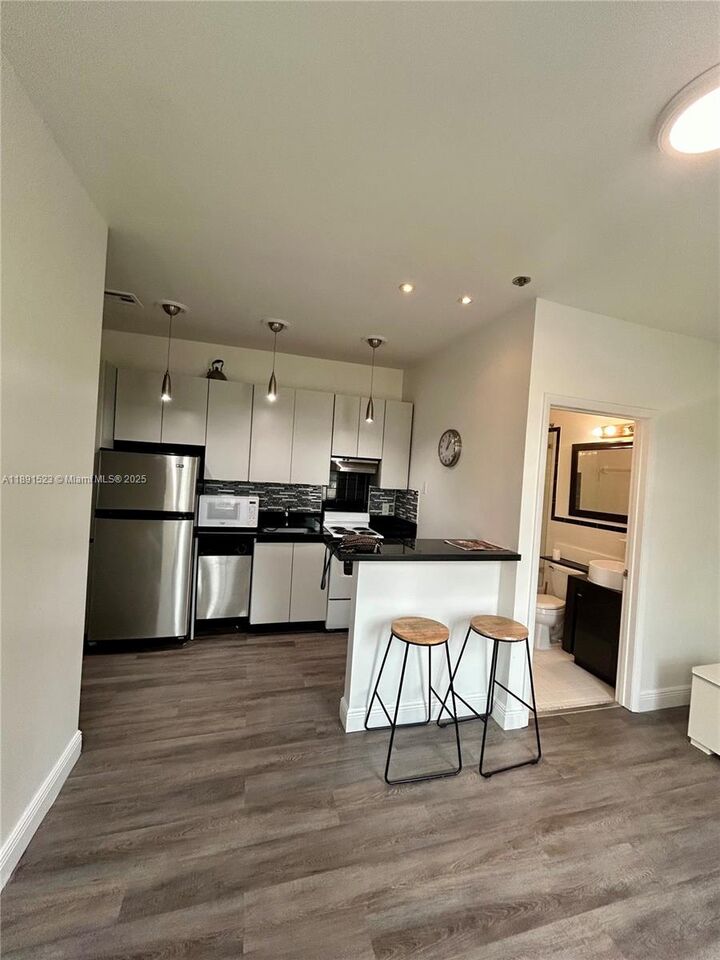 1244 Pennsylvania Ave 305  Miami Beach FL 33139 photo