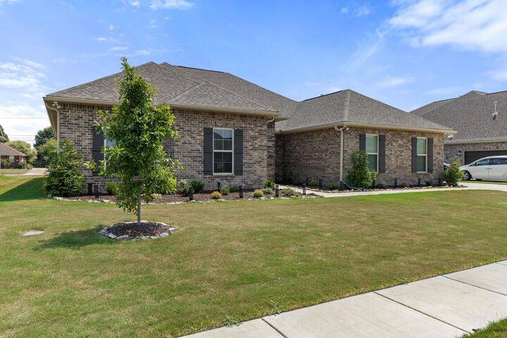 Property Photo: 204 Nellie Faye Ln AL 35759 - MERIDIAN