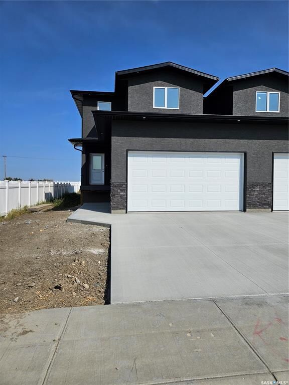 846 Delaet Bay  Warman SK S0K 0A1 photo