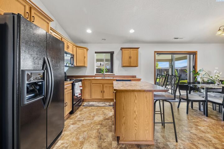 Property Photo:  5505 Marbella Ln  WA 99301 