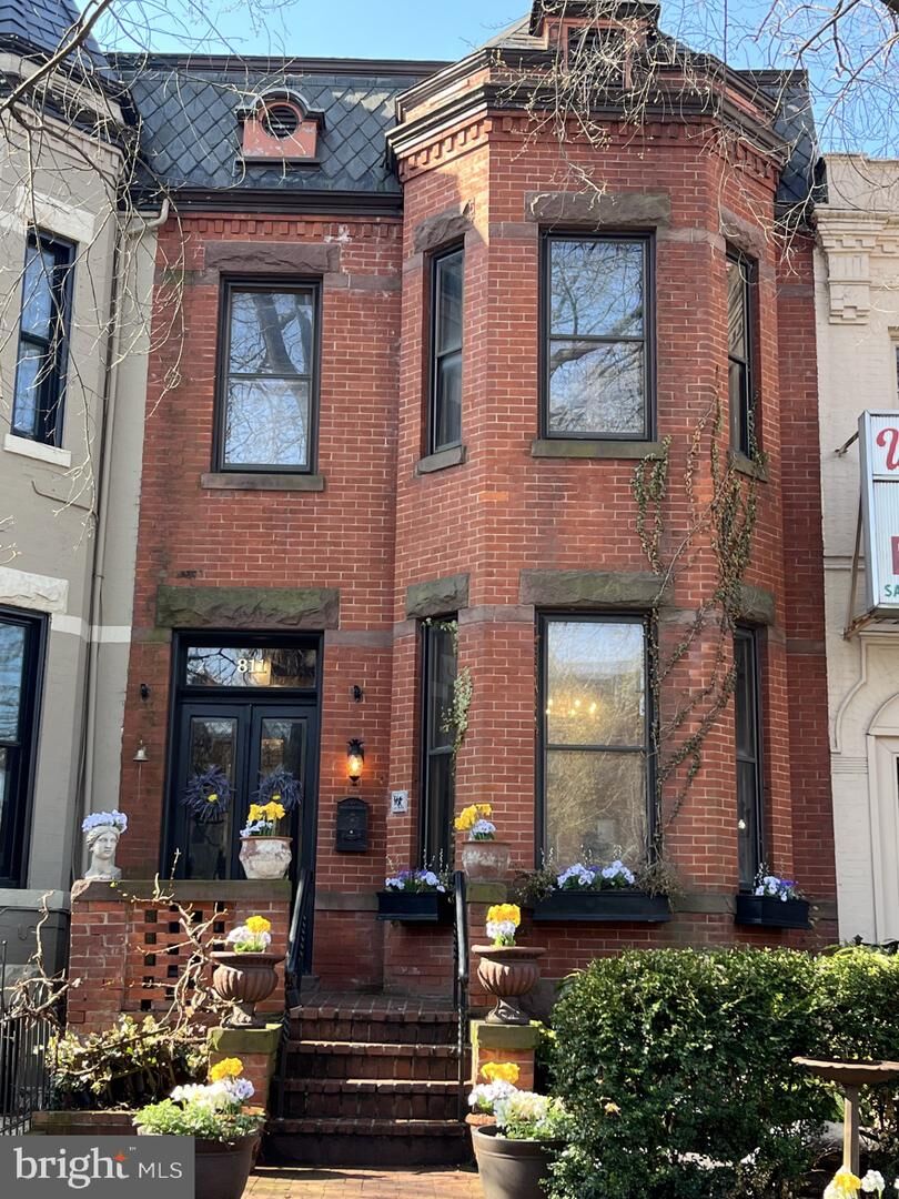 Property Photo:  811 Massachusetts Avenue NE  DC 20002 