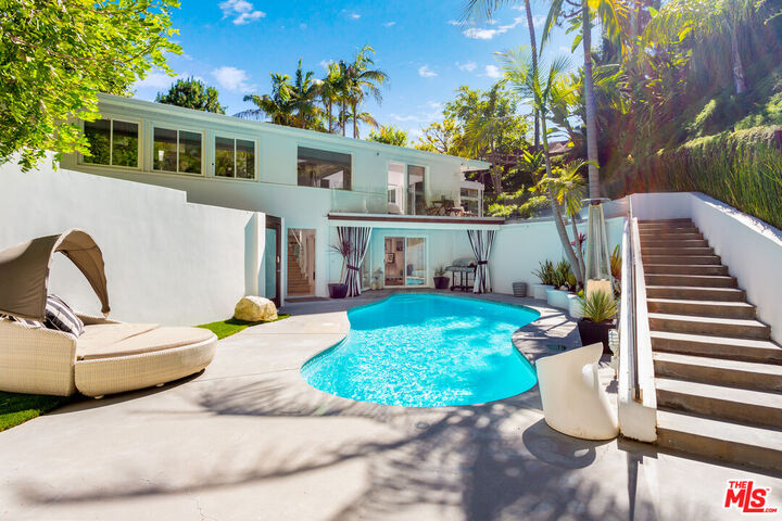 Property Photo:  1415 Braeridge Dr  CA 90210 