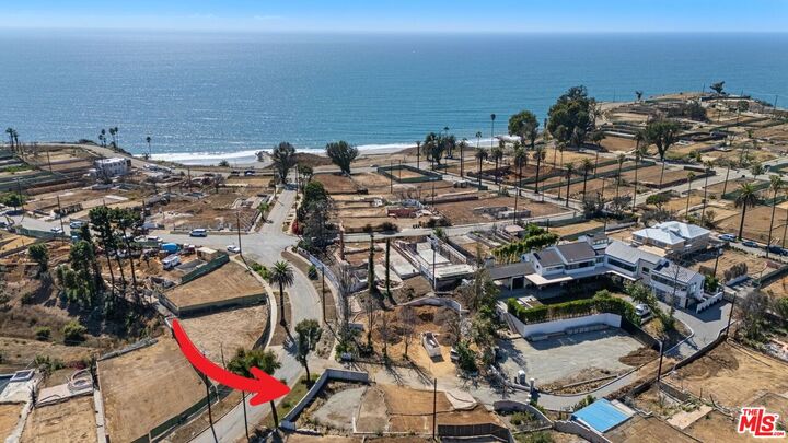 Property Photo:  419 Lombard Ave  CA 90272 