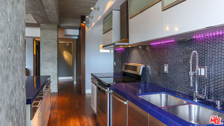 7250 Franklin Ave  Los Angeles CA 90046 photo
