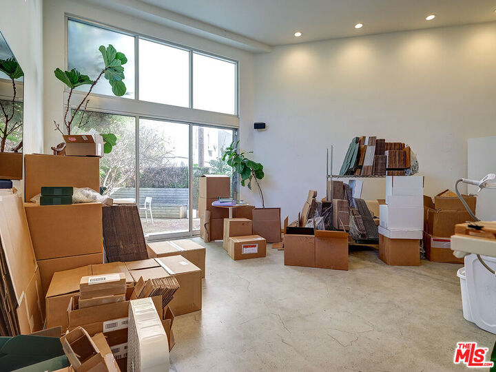 Property Photo: 2100 Abbot Kinney Blvd CA 90291