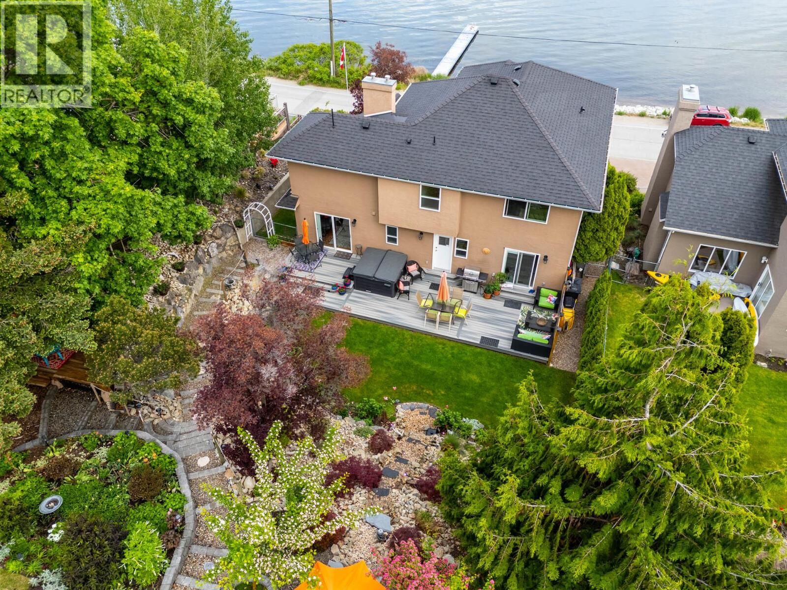 Photo de la propriété:  3838 Beach Avenue  BC V0H 1X1 