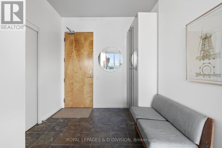 Property Photo:  160 Baldwin Street 610  ON M5T 3K7
