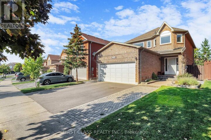 Property Photo: 5244 Floral Hill Crescent ON L5V 1V4
