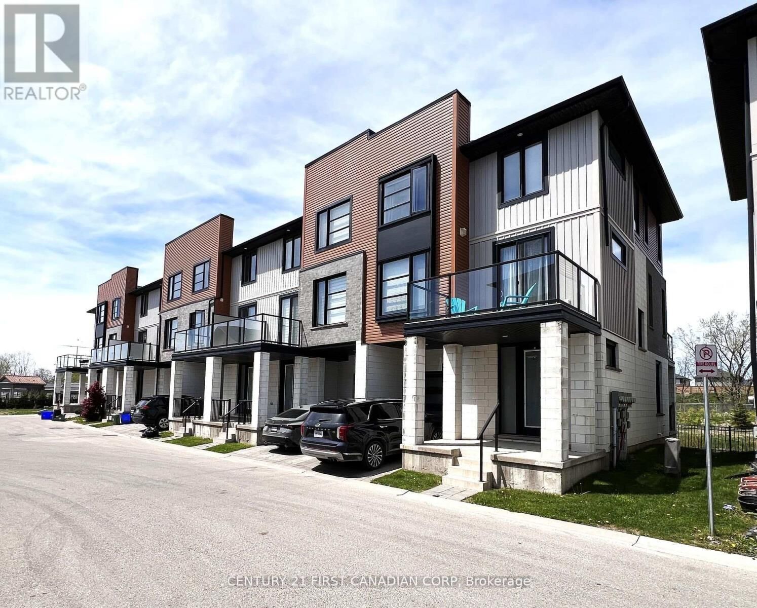 Property Photo: 962 West Village Square ON N6H 0J7