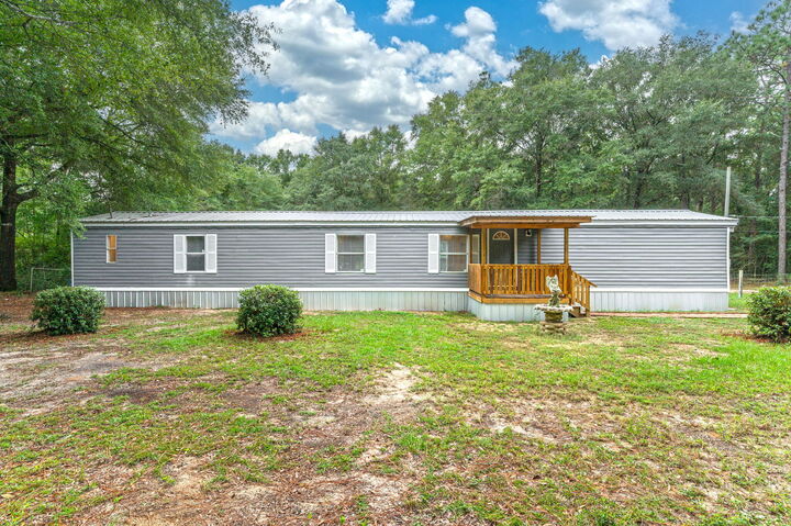 Property Photo: 1108 Country Living Road FL 32531