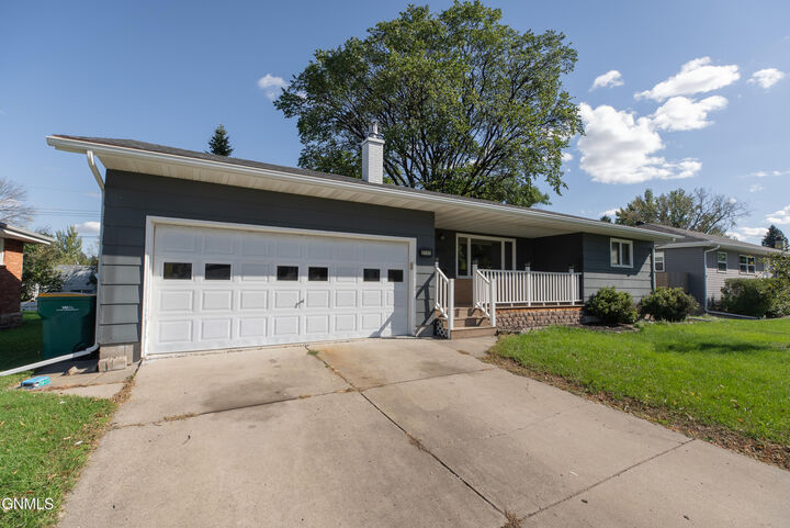 Property Photo: 2101 Northridge Drive ND 58501
