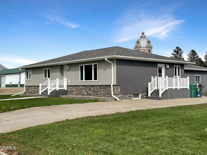 Property Photo: 486 11th Avenue N ND 58421