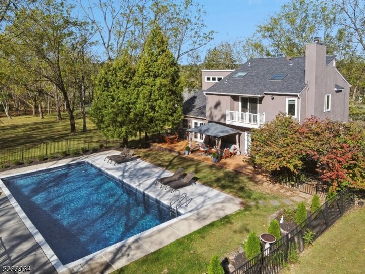 Property Photo:  6 W View Dr  NJ 08822 