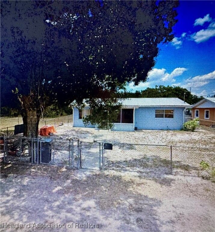 Property Photo:  317 Joe Hilton Street  FL 33825