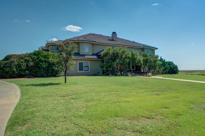 Property Photo: 8417 County Rd 6940 TX 79407