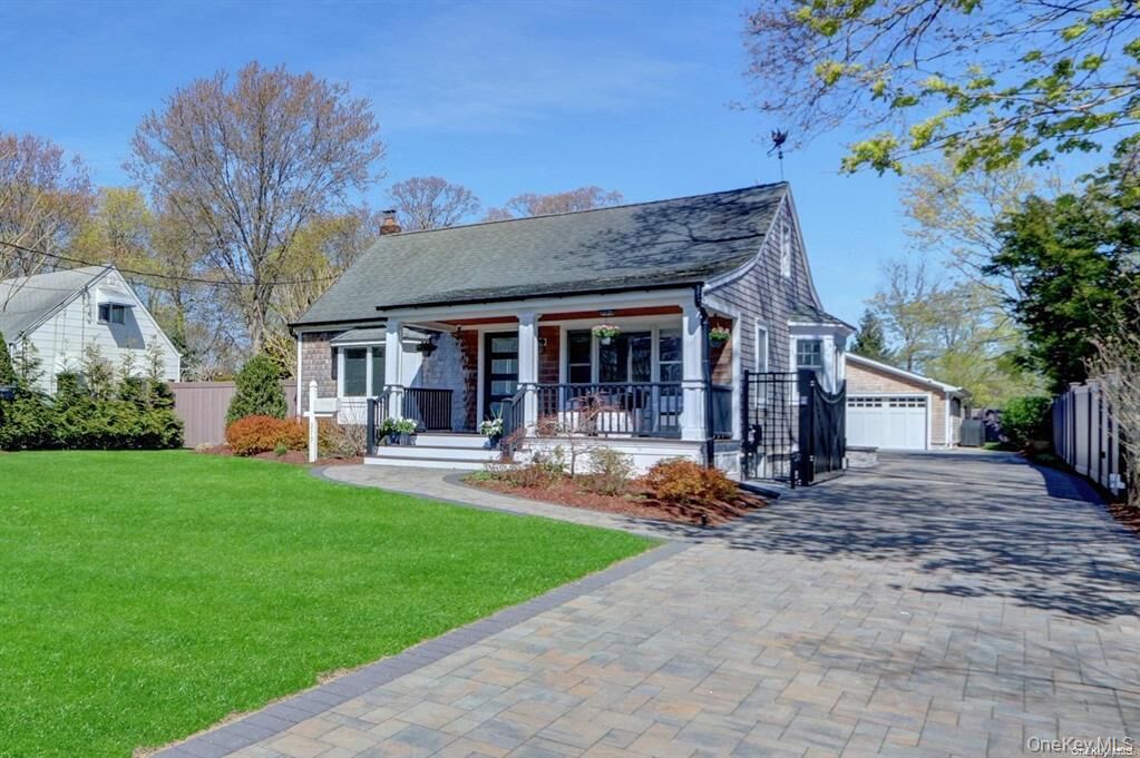 Property Photo: 279 Fairview Avenue NY 11705
