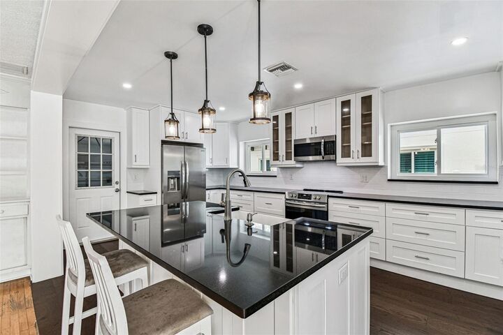 Property Photo:  642 Geneva Place  FL 33606