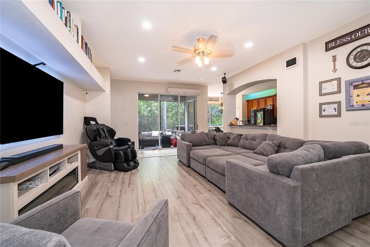 Property Photo: 9808 Bennington Chase Drive FL 32829