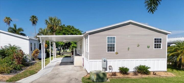 Property Photo: 3127 Bayside Parkway FL 33982