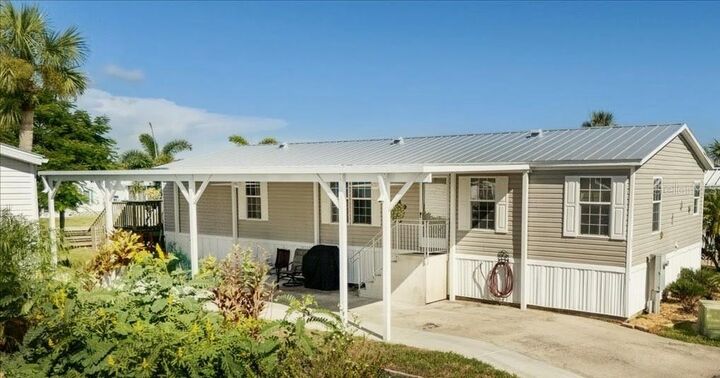 Property Photo:  3127 Bayside Parkway  FL 33982 