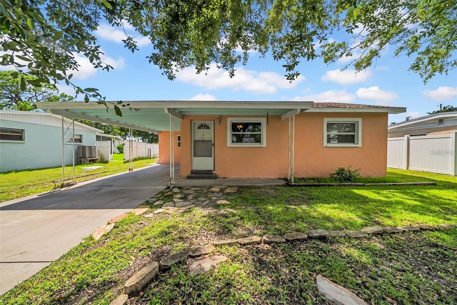 Property Photo: 9046 1st Street N FL 33702