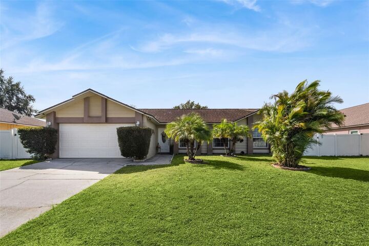 Property Photo: 306 Medina Court FL 34758