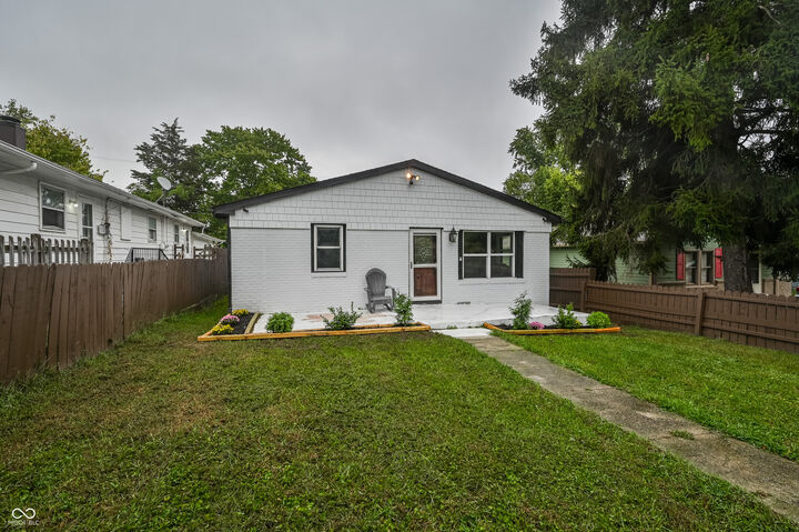 Property Photo:  821 S Worth Avenue  IN 46241 