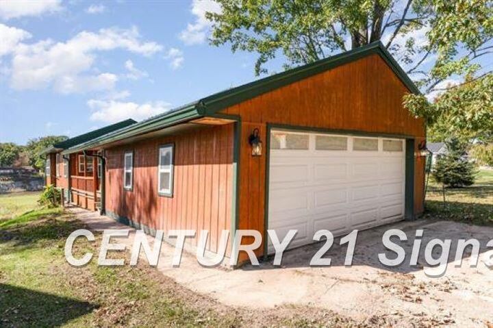 Property Photo:  4154 Lakeside Drive  MI 48612 