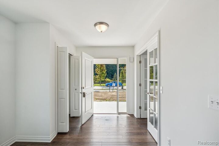 Property Photo: 26926 Celtic Drive MI 48134 2129
