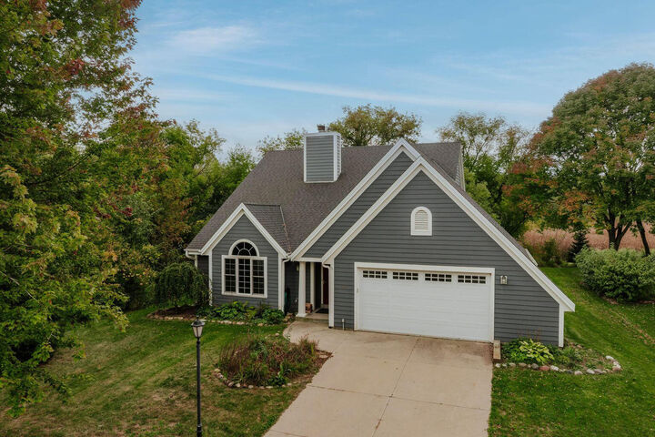 2221 Inverness Dr  Waukesha WI 53186 photo