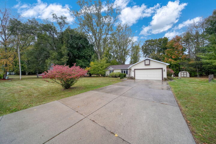 1884 Glenshire Drive  Jackson MI 49201 photo