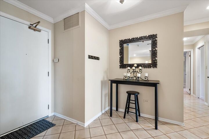 Property Photo: 6400 N Cicero Avenue 410 IL 60712
