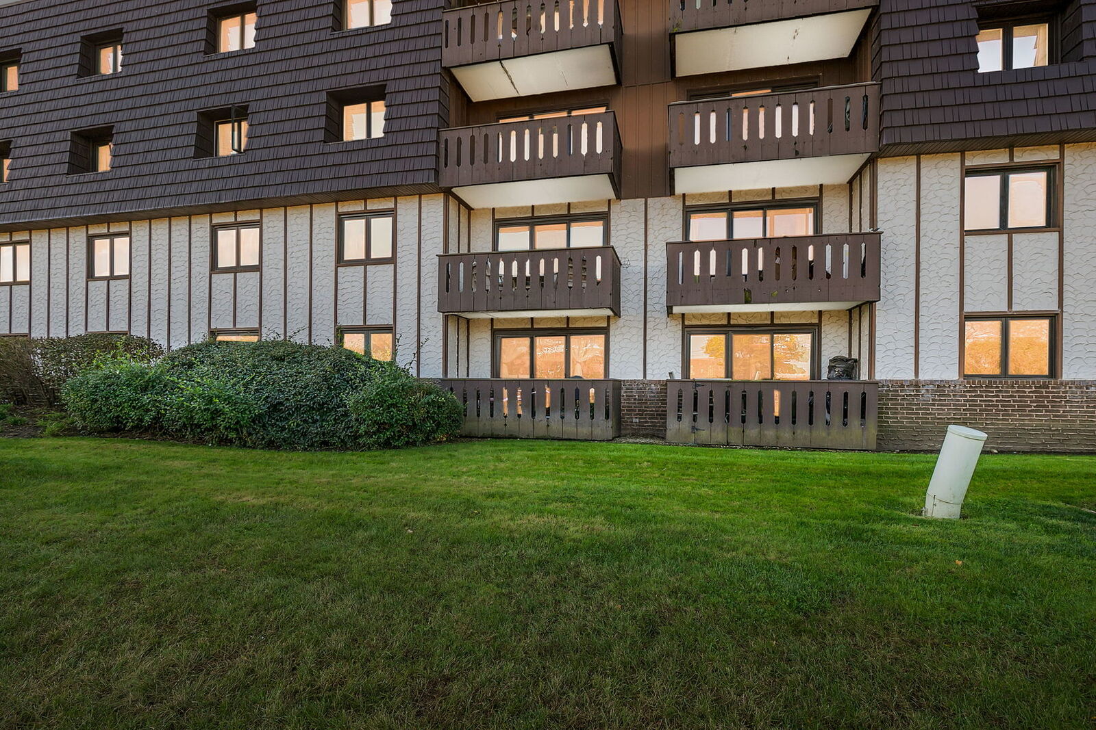 Property Photo: 13200 W Heiden Circle 2105 IL 60044