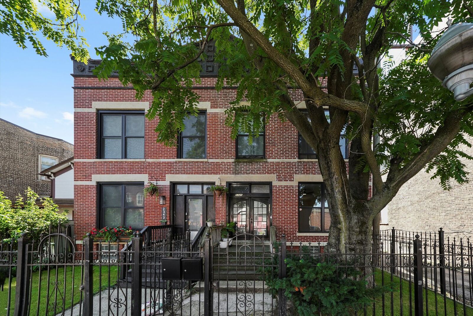 Property Photo: 2345 W Grenshaw Street IL 60612