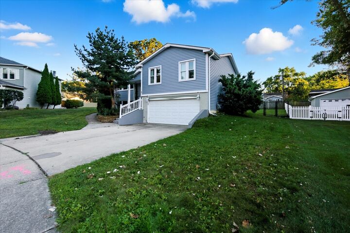 Property Photo: 3 Oakview Court IL 60517