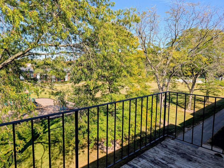 Property Photo: 2420 E Brandenberry Court 4C IL 60004