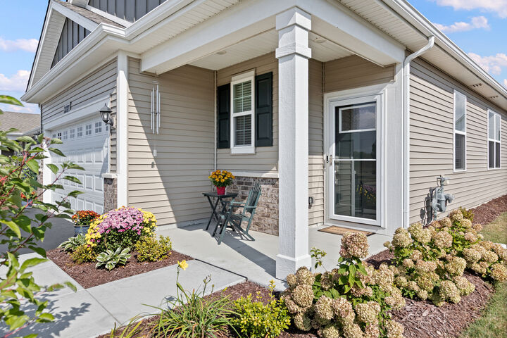 Property Photo: 2871 Harnish Drive IL 60102