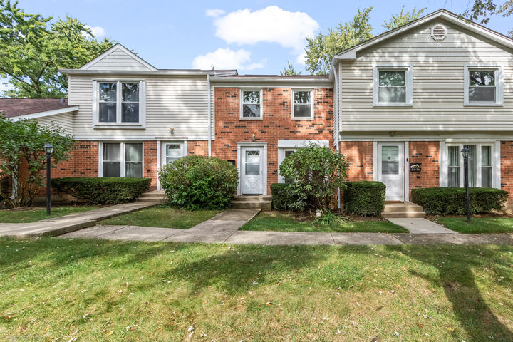 Property Photo: 2073 Essex Court IL 60107